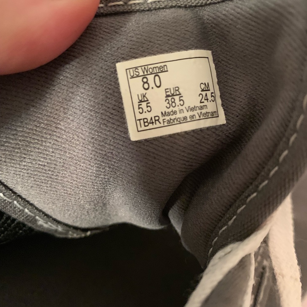 Gray vans - Picture 2 of 2